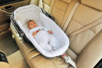 neonato in auto